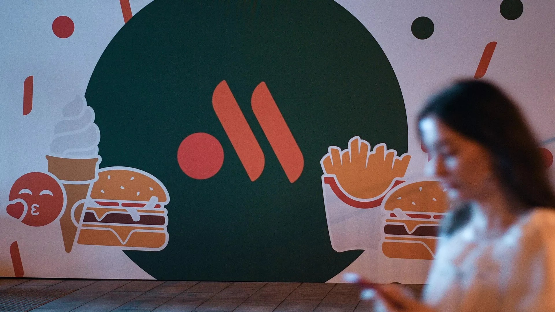 "Російський McDonald's" вкрав логотип у португальського виробника кормів для тварин