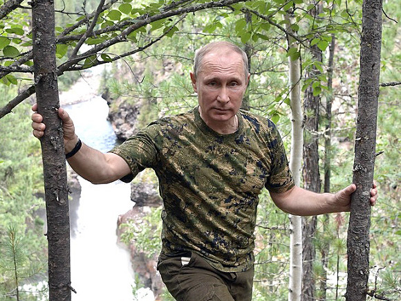 Купається в крові оленів: мольфарка пояснила, чому Путін досі живий