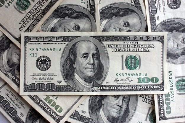 Чому курс долара все ще зростає: аналітик вказав на психологічні чинники