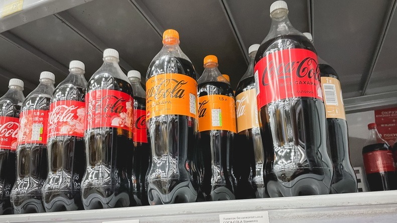 "Добрый Cola" та "Rich тоник": у Росії вигадали назви для напоїв, які замінять Coca-Cola