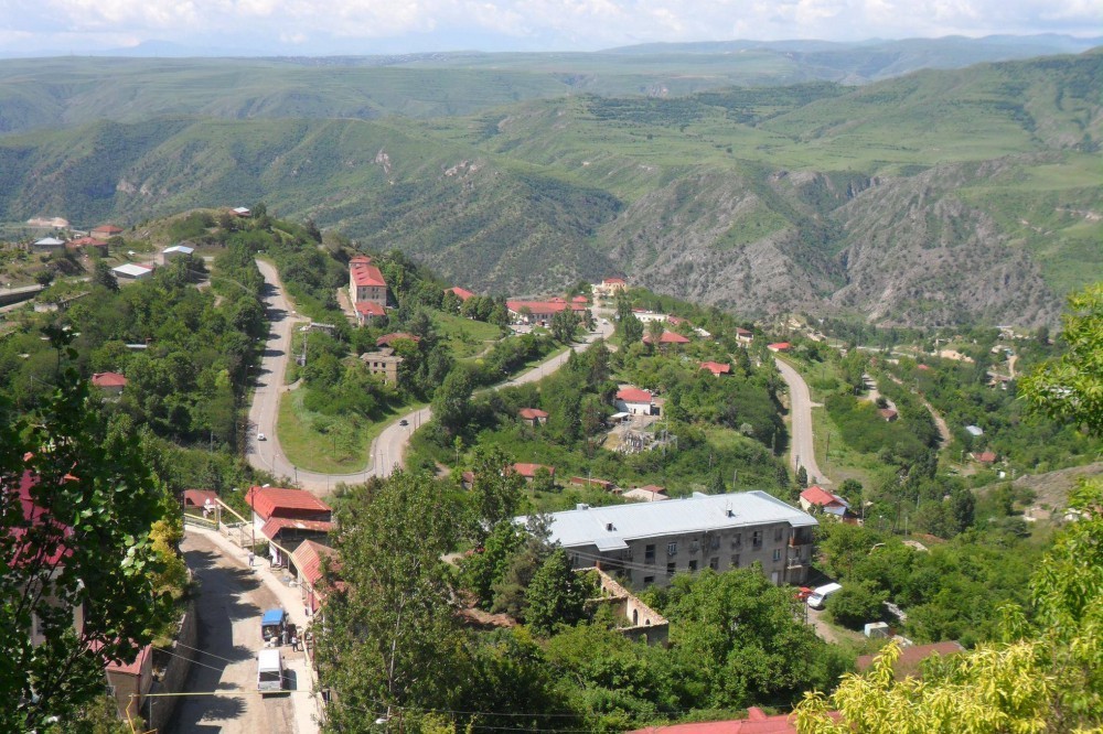На кордоні Азербайджана і Вірменії ідуть бої, є вбиті і поранені