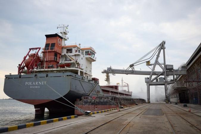 З українських портів вийшли 12 суден, попри відмову Росії від зернової угоди