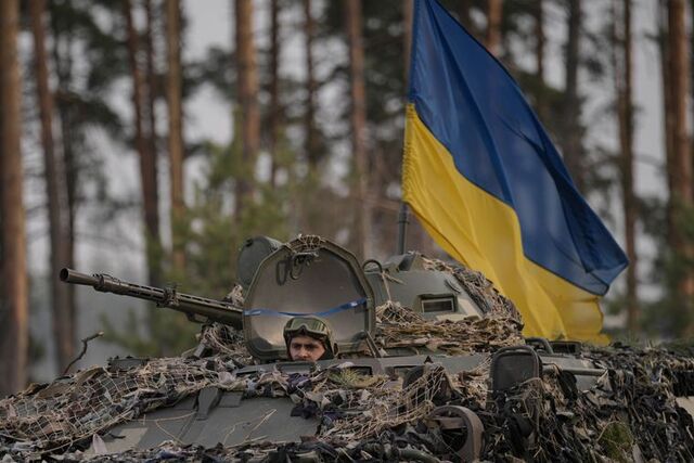 Політолог назвав два сценарії завершення війни в Україні