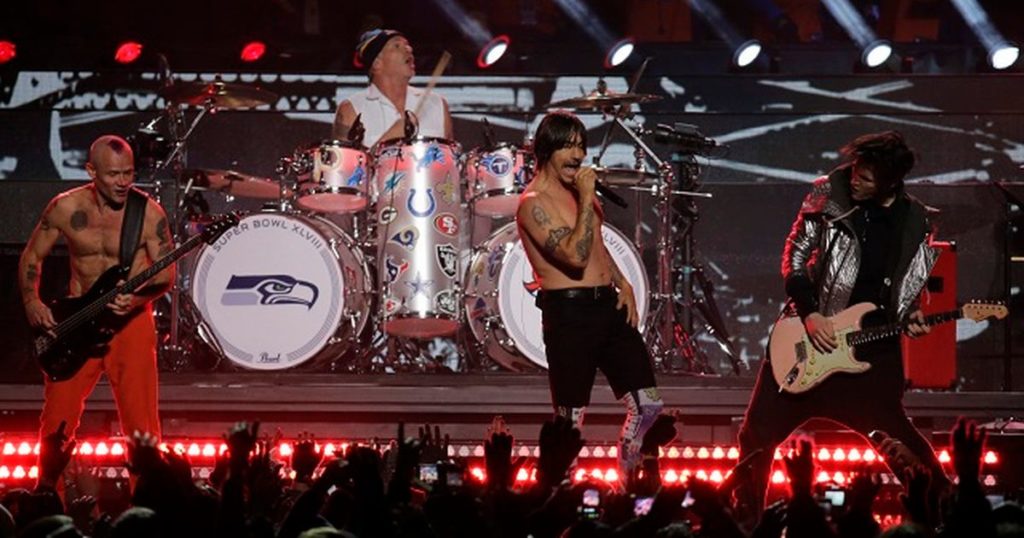 Легендарний гурт Red Hot Chili Peppers зізналися в любові до України на концерті в Маямі