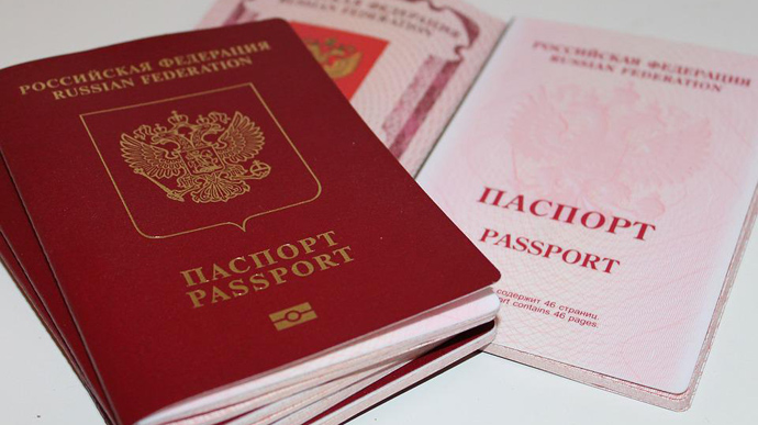 Дев'ять країн ЄС перестали оформляти туристичні візи для росіян