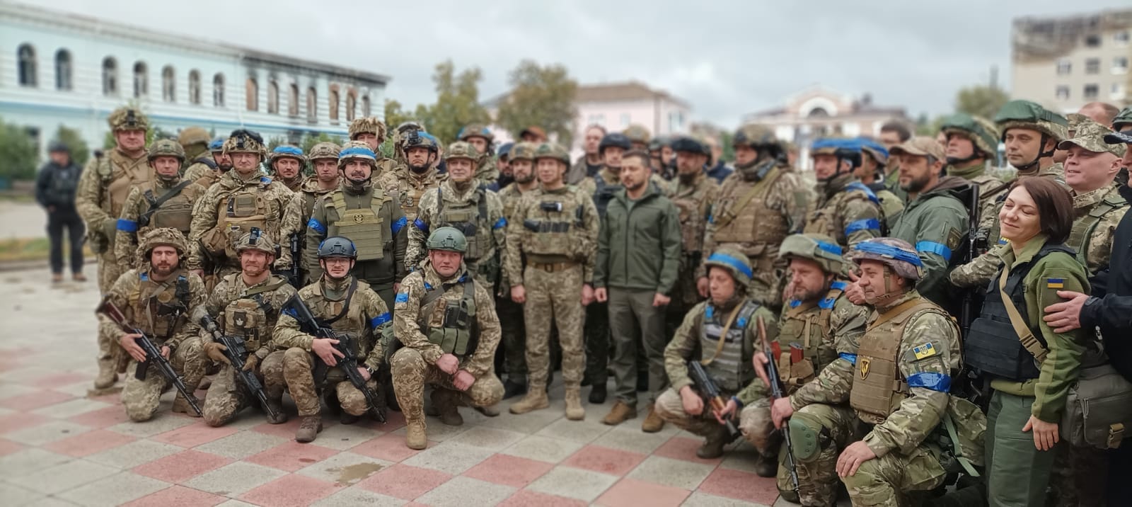 Зеленський приїхав у звільнений Ізюм Зеленський приїхав у звільнений Ізюм