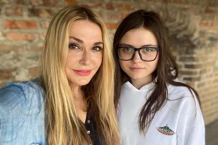 Молодша дочка Ольги Сумської розповіла про цькування однокласників через популярність батьків