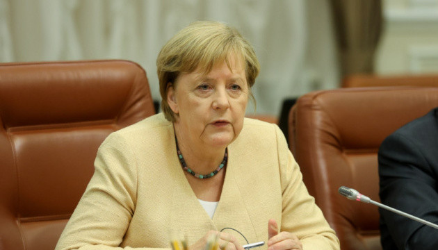 Меркель закликала серйозно ставитись до ядерних погроз Путіна