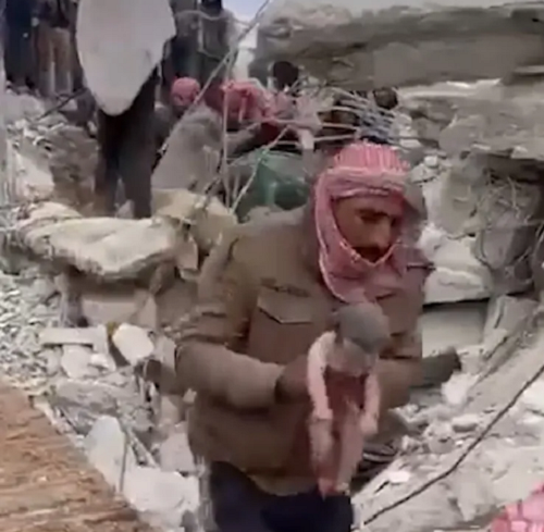 У Сирії дівчинка народилася під завалами будинку, який впав унаслідок землетрусу: її батьків врятувати не вдалося. ВІДЕО