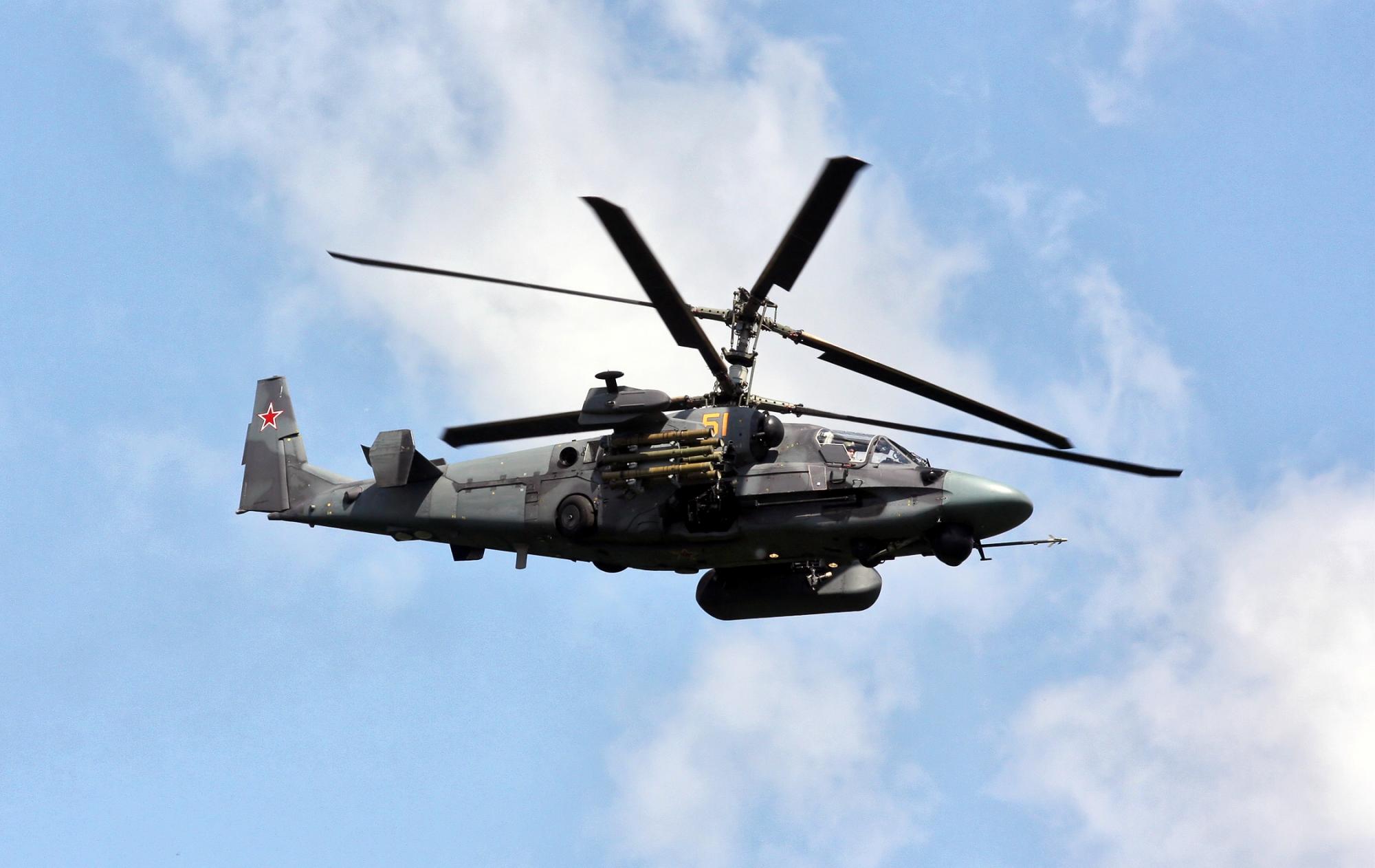 У Псковській області вибухнули два російські вертольоти Ка-52
