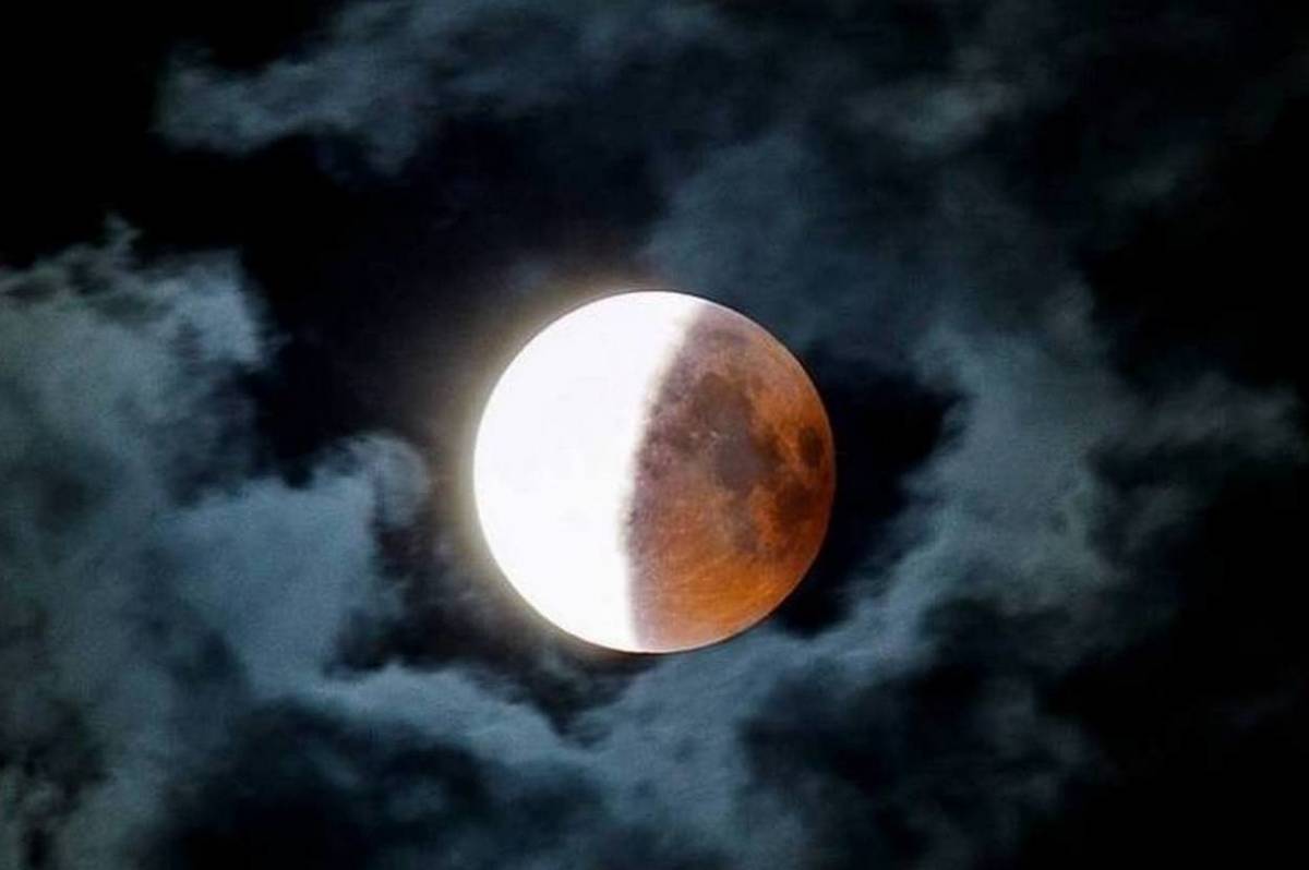 Місячне затемнення 8 листопада: астролог застерегла, чого побоюватися