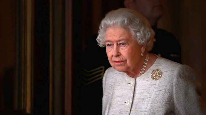 Єлизавета ІІ могла померти від раку кісткового мозку, який приховувала, — королівський біограф