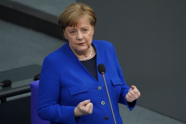 Меркель впевнена, що війна закінчиться за столом переговорів