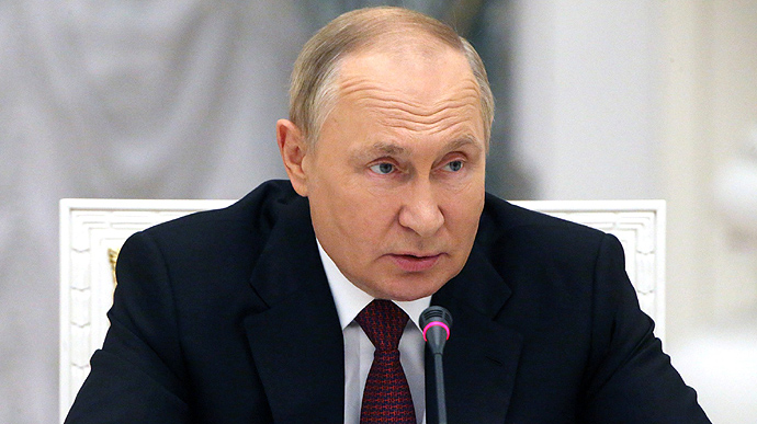 РосЗМІ розповіли, що Путін подзвонив школярці із окупованого Запоріжжя і попросив прислати йому огірків