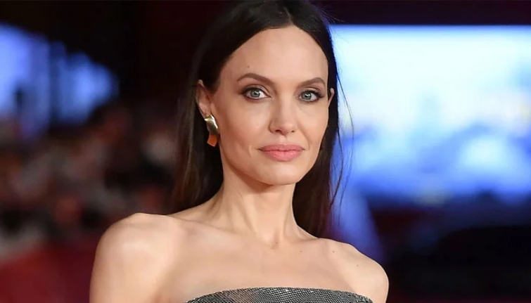 Анджеліну Джолі заскочили на побаченні з 26-річним ірландським актором
