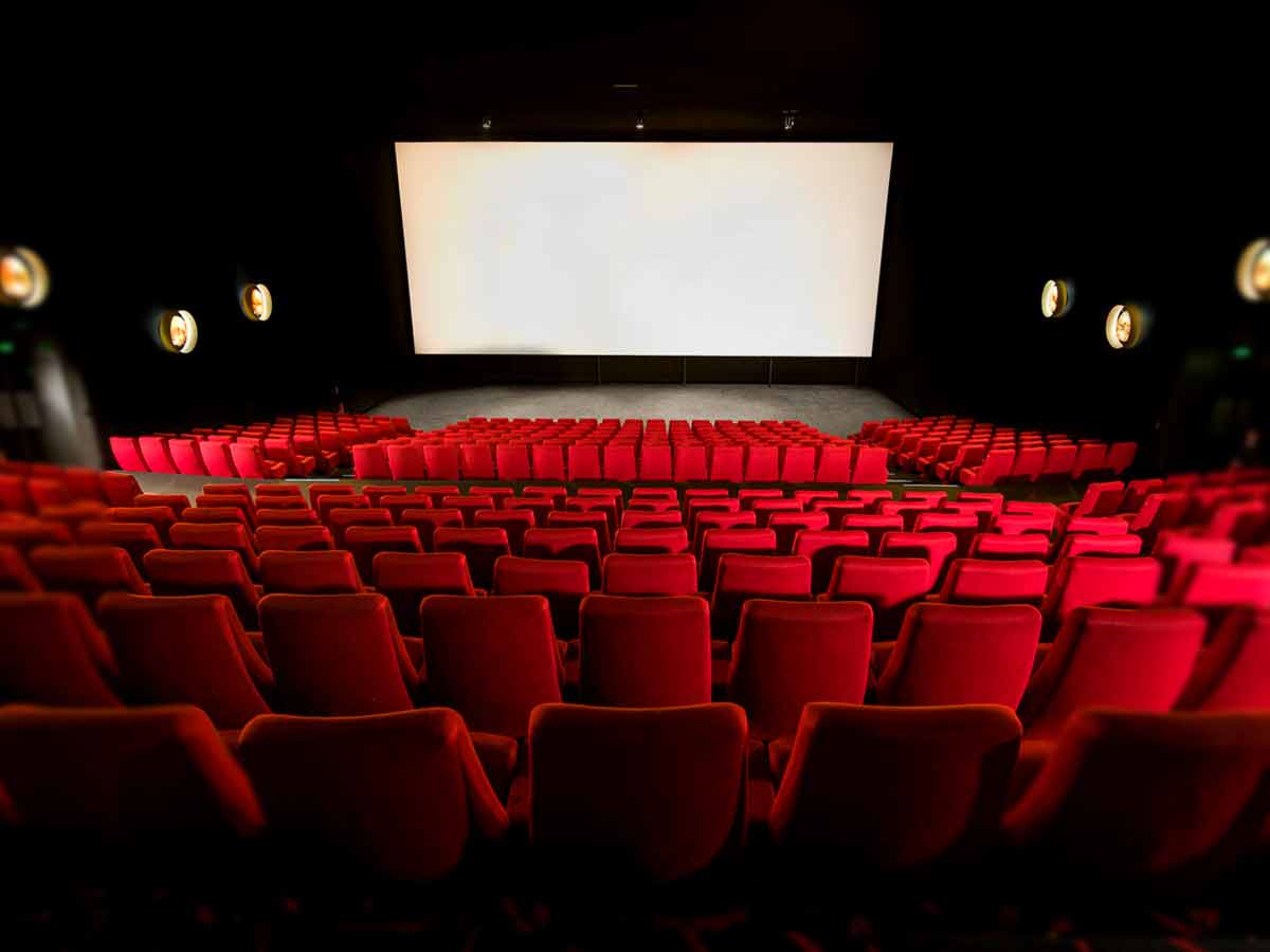 У кінотеатрах РФ перед сеансами пропонують повідомляти про "зрадників" серед акторів