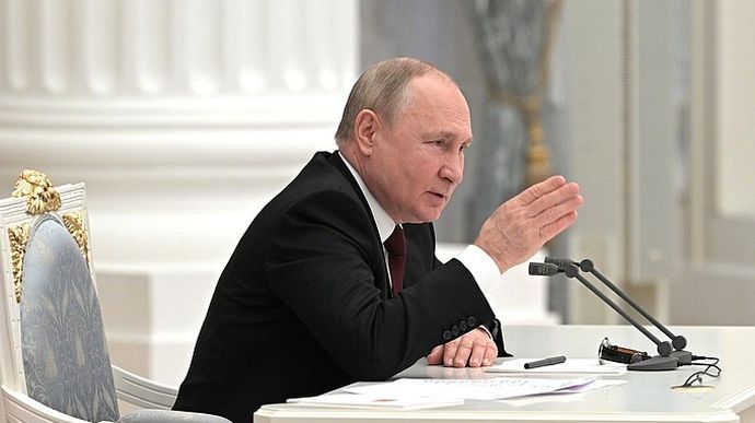 Путін заявив, що "до Росії всі лізуть, бо заздрять"