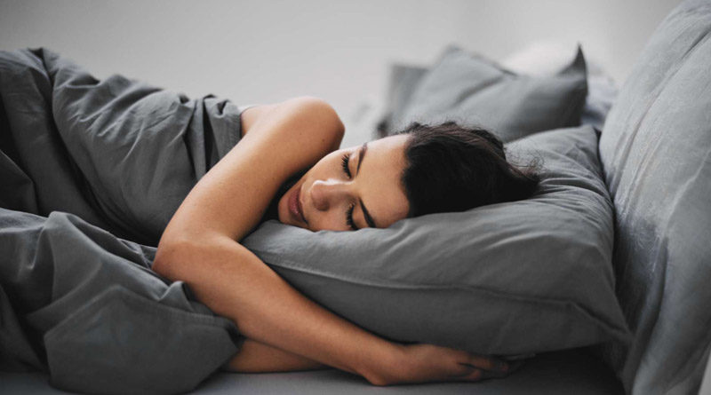 Чому ризиковано спати оголеними: пояснення американських лікарів