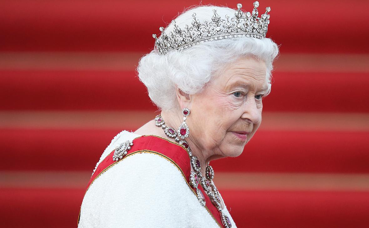 Королева Єлизавета II залишила таємне послання, яке зможуть відкрити лише у 2085 році: що про нього відомо
