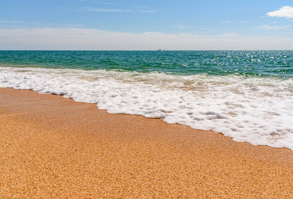 Названо найкращі пляжі світу для нудистів