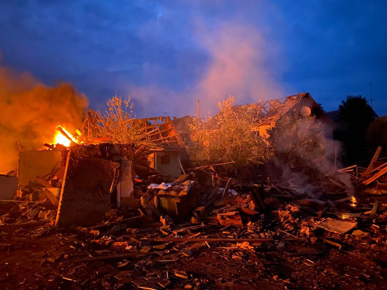 Нічна ракетна атака: у Звягелі зруйновані будинки, є загиблий та поранені