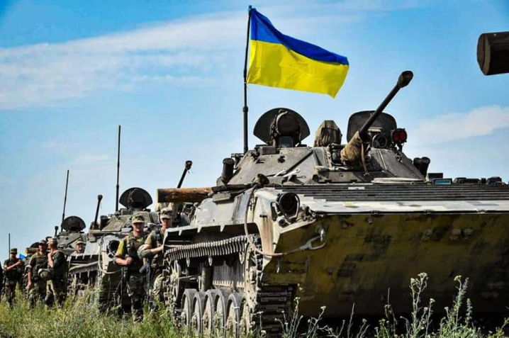 Українські військові показали відео зі звільненого села П'ятихатки