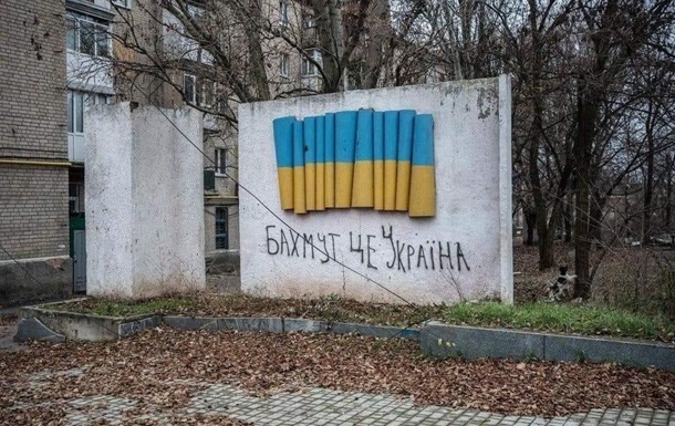 Бахмут – це Україна. В Офісі президента просять не реагувати на фейки ворога про "взяття" міста