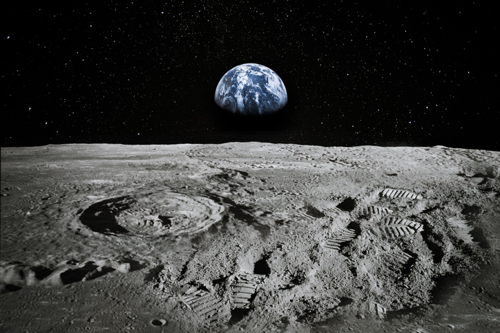 Під поверхнею Місяця виявлено радіоактивну плиту, що виділяє тепло: що це таке