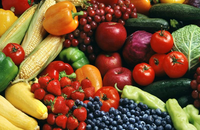 Як не можна зберігати овочі, фрукти та ягоди: вони швидко зіпсуються