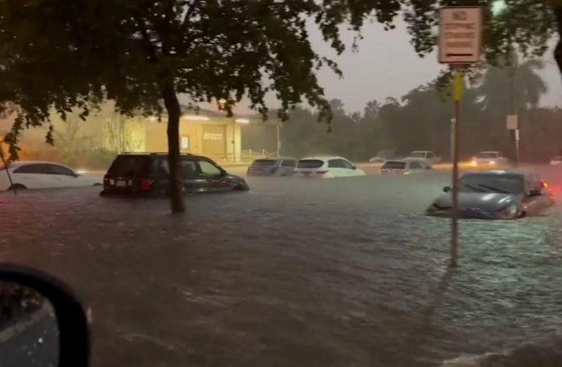 Катастрофічна повінь накрила Флориду: такого там ніколи не бачили