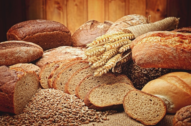 З чим не можна їсти хліб, бо це зашкодить здоров’ю: лікарі надали список продуктів