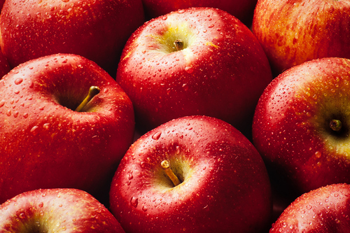 Чому потрібно щодня з'їдати по два яблука, а не пити сік: результати дослідження