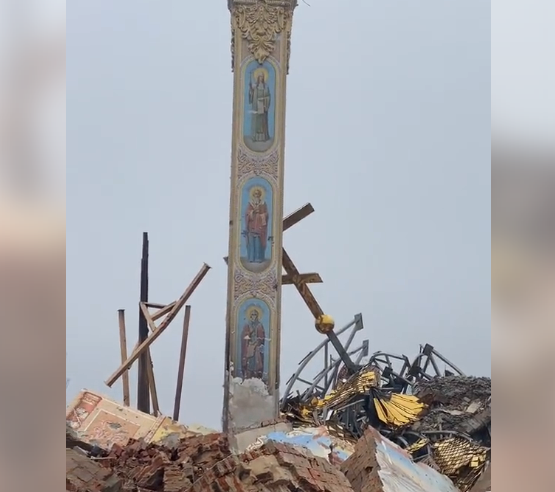 Незламна колона церкви у Мар'їнці стала ще одним символом української стійкості
