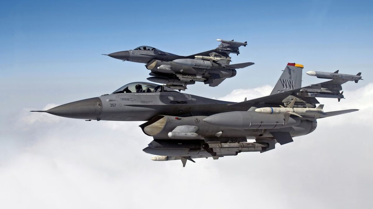 Бельгія підтвердила плани передати Україні літаки F-16: названо терміни
