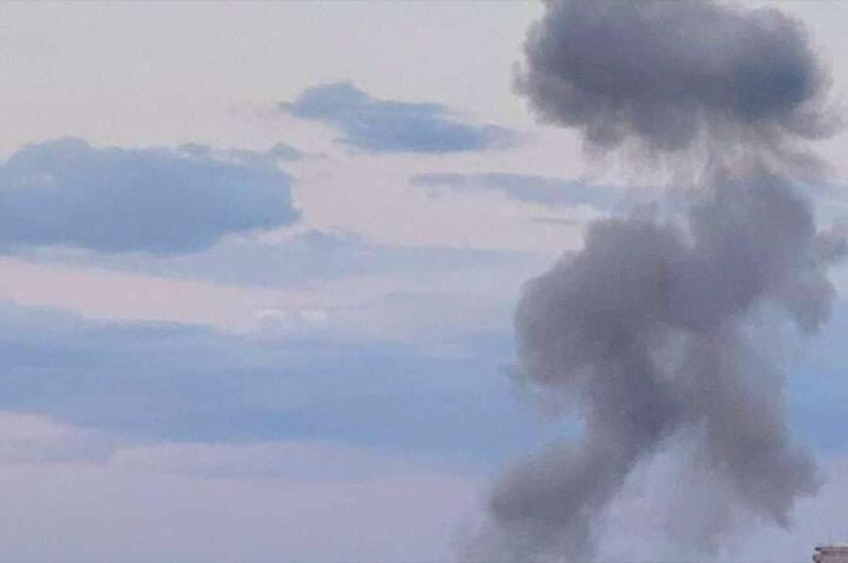 Росіяни вдарили по промисловим об'єктам Харкова: виникла пожежа, є поранена