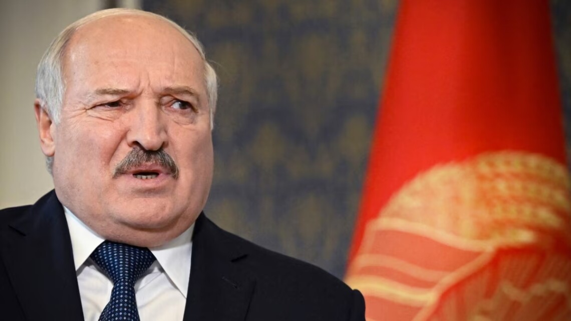 "Болотами переповзали кордон": Лукашенко заявив про затримання української ДРГ