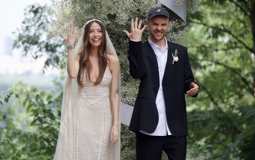 Надя Дорофєєва та Міша Кацурін офіційно одружилися та показали фото з весілля