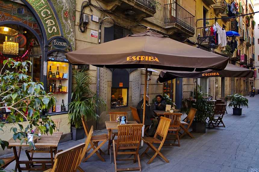 В Іспанії ресторанам офіційно дозволили брати плату з туристів за "місце в тіні"