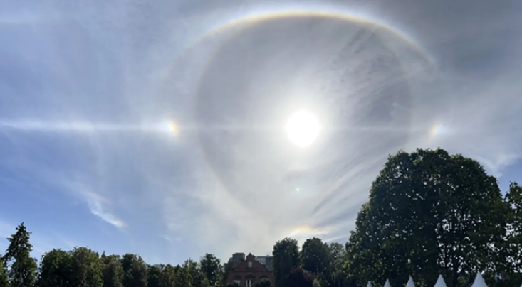 У Британії в небі з’явилося "око Бога": фото унікального явища