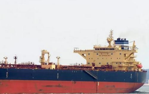 Хусити вдарили ракетами по російському танкеру, який віз нафту до Індії.