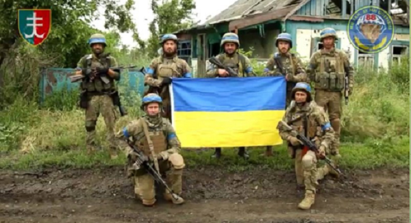 ЗСУ звільнили від окупантів Сторожове на Донеччині: у селі підняли український прапор
