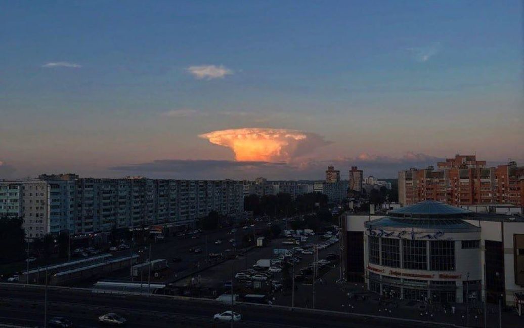 Подумали, що "ядерний гриб": росіяни злякалися незвичної хмаринки. ФОТО