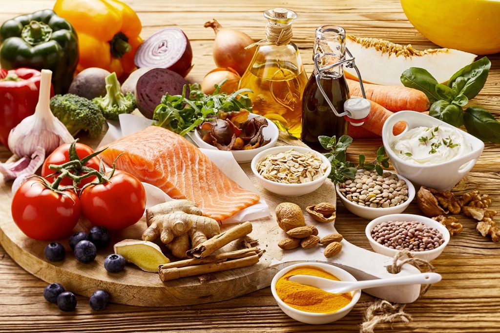 Згідно з дослідженням, ці продукти допомагають людям старше 50 років стати щасливішими