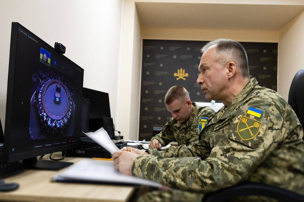 Ворог застосовує об’єднане угруповання військ загальною чисельністю до 640 тисяч осіб, – Сирський 