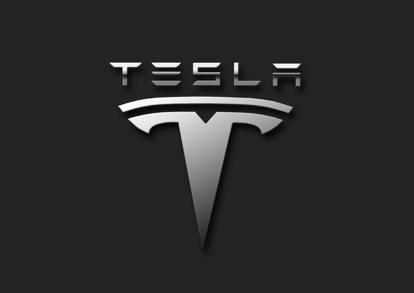 Вперше в історії: автомобіль Tesla доїхав до будинку клієнта без водія