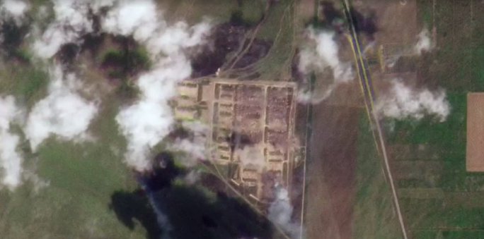 Детонація триває досі: з’явилися супутникові знімки наслідків вибухів на військовому полігоні у Криму