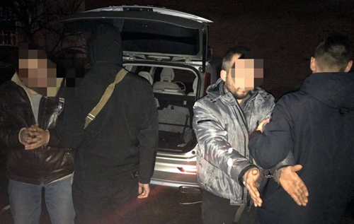 У двух израненных пьяных ревнивцев под Киевом изъяли целый арсенал оружия