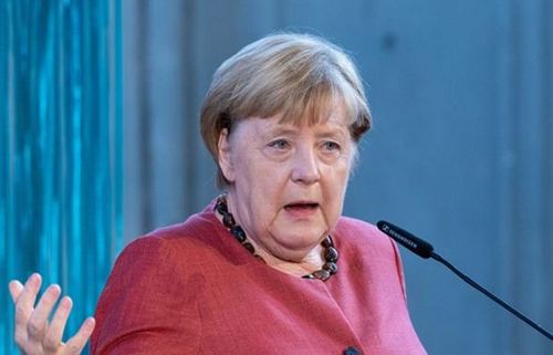 Під час окупації Криму Меркель закликала Київ не чинити спротиву — ексголовком ЗС Литви