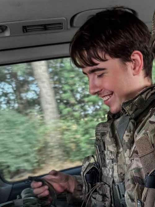 18-річний син Марічки Падалко та Єгора Соболєва уклав контракт із ЗСУ: "Пишаюся. Молюся" 18-річний син Марічки Падалко та Єгора Соболєва уклав контракт із ЗСУ: "Пишаюся. Молюся"