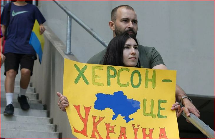 На російському Першому каналі виписали Херсон з конституції РФ На російському Першому каналі виписали Херсон з конституції РФ